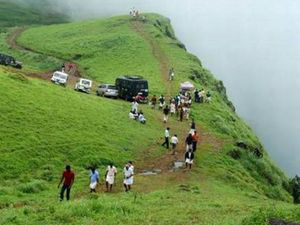 Sprawling grasslands and rock formations at Parunthumpara